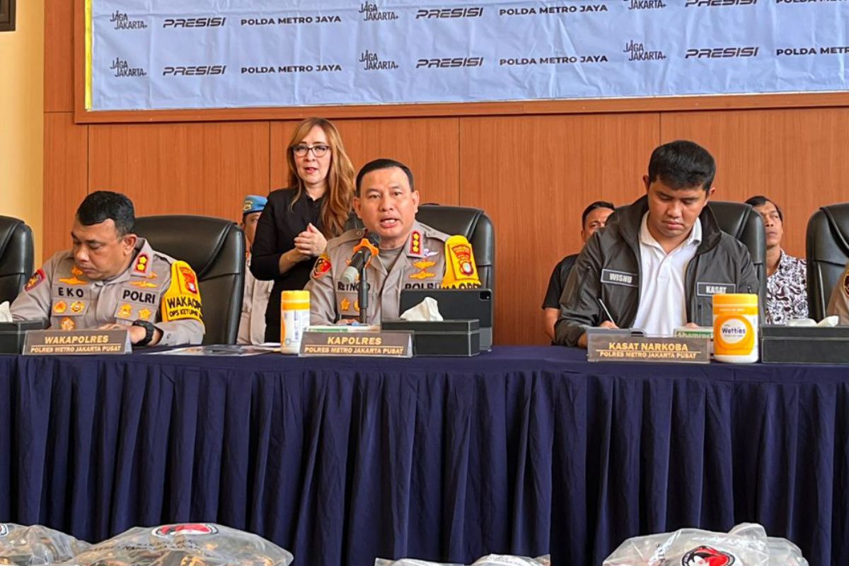 Police arrest 14 dealers of controlled medicines in Central Jakarta