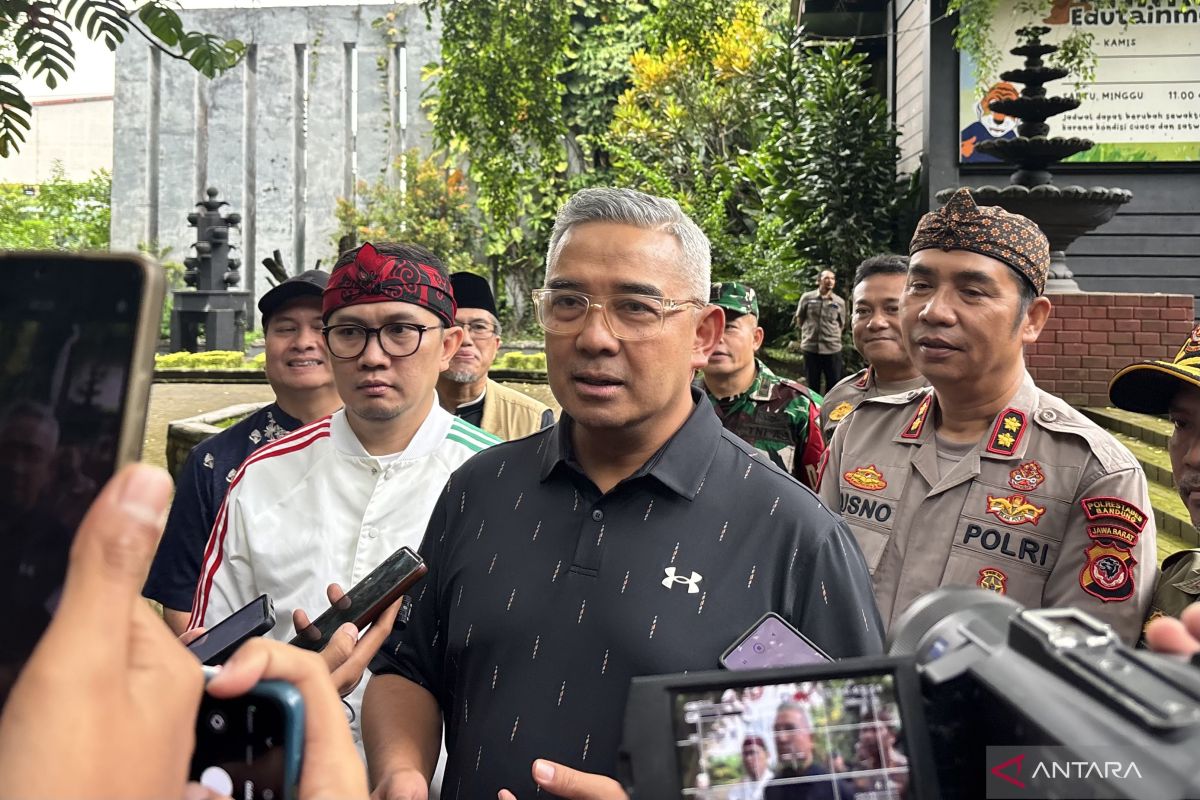 Bandung City Government Limits Street Vendors' Operating Hours on Takbiran Night