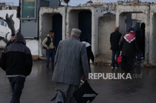 Israel Attacks Palestinian Muslims at Al-Aqsa Mosque During Eid Prayers