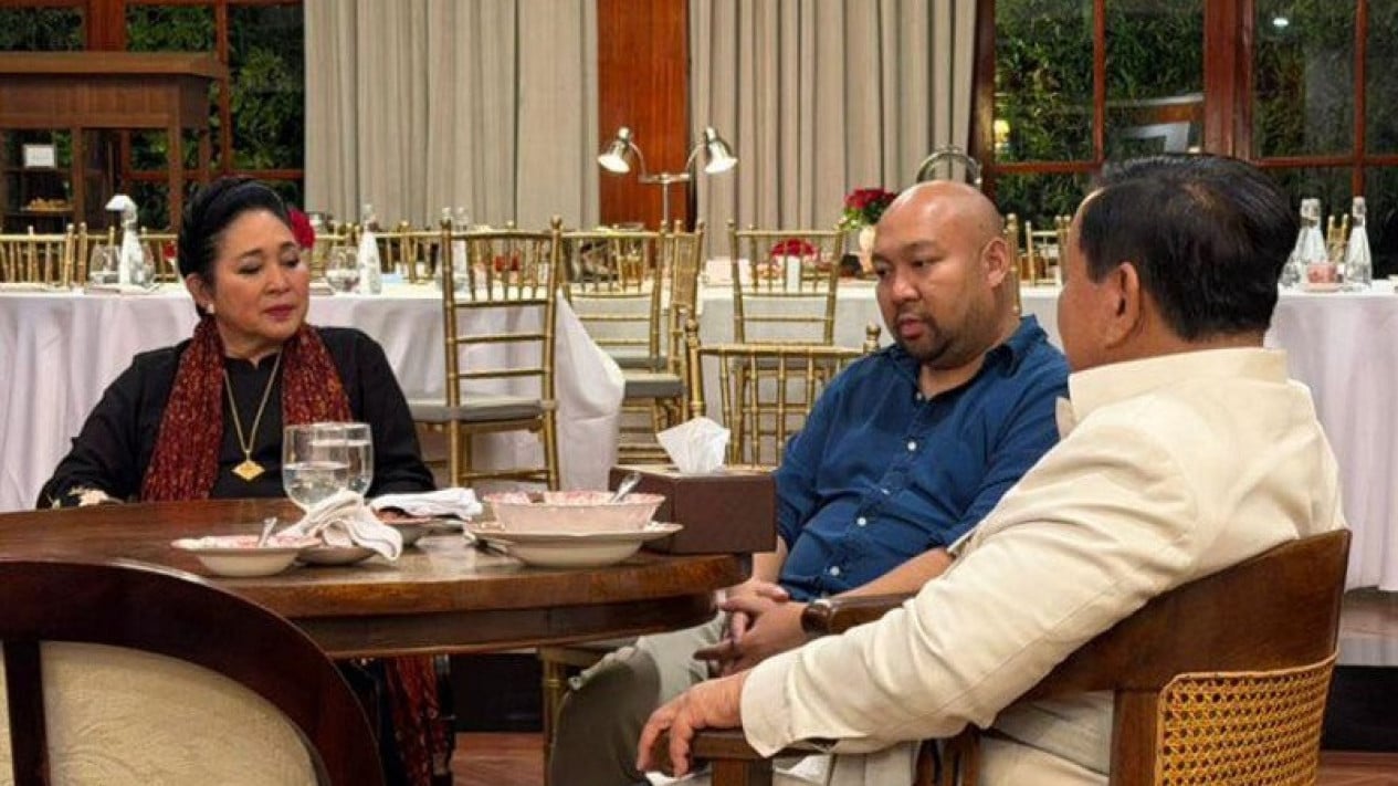 Prabowo Shares Moment with Didit and Titiek Soeharto at the End of Ramadan