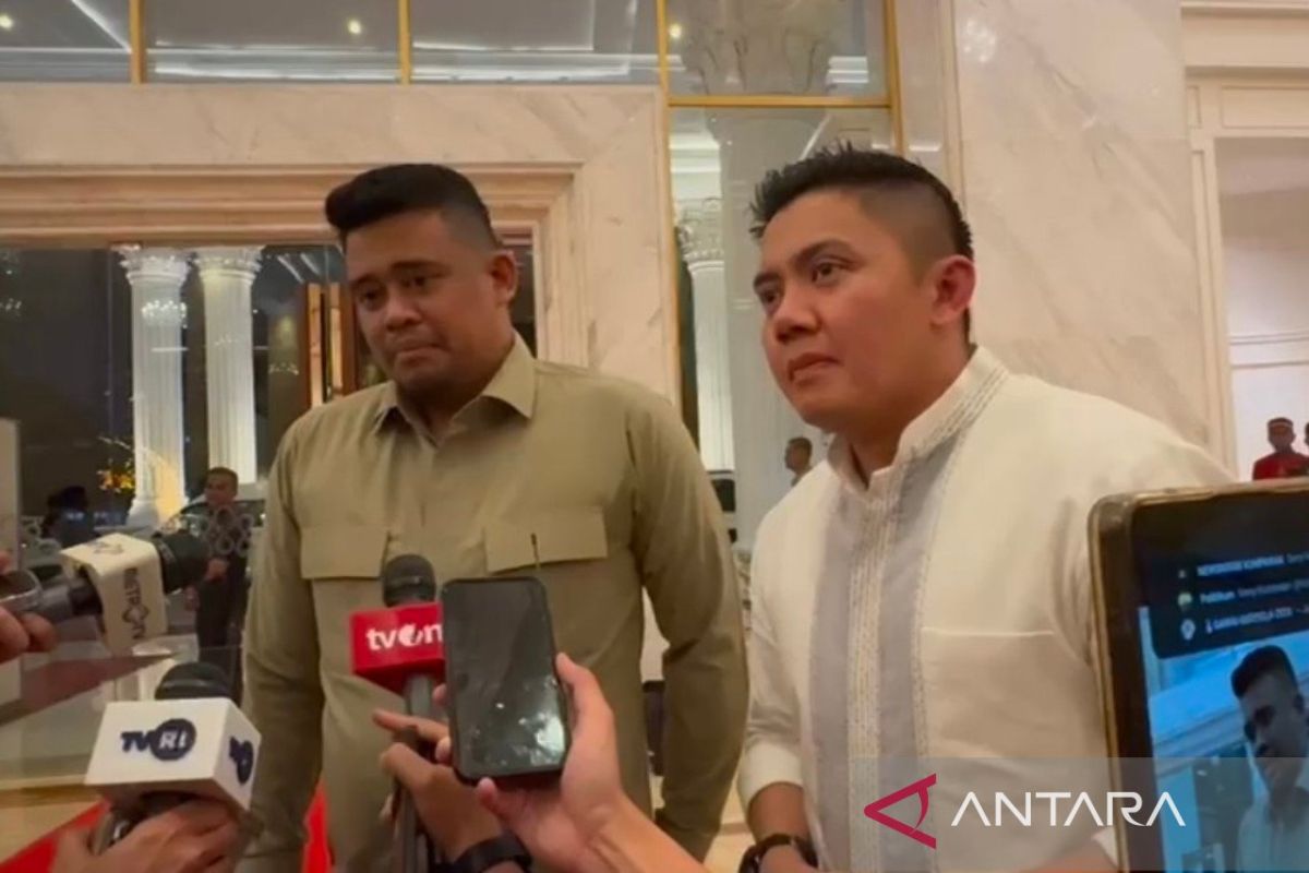 Prabowo's Directive: Bobby and Teddy Distribute Thousands of Food Packages in Medan