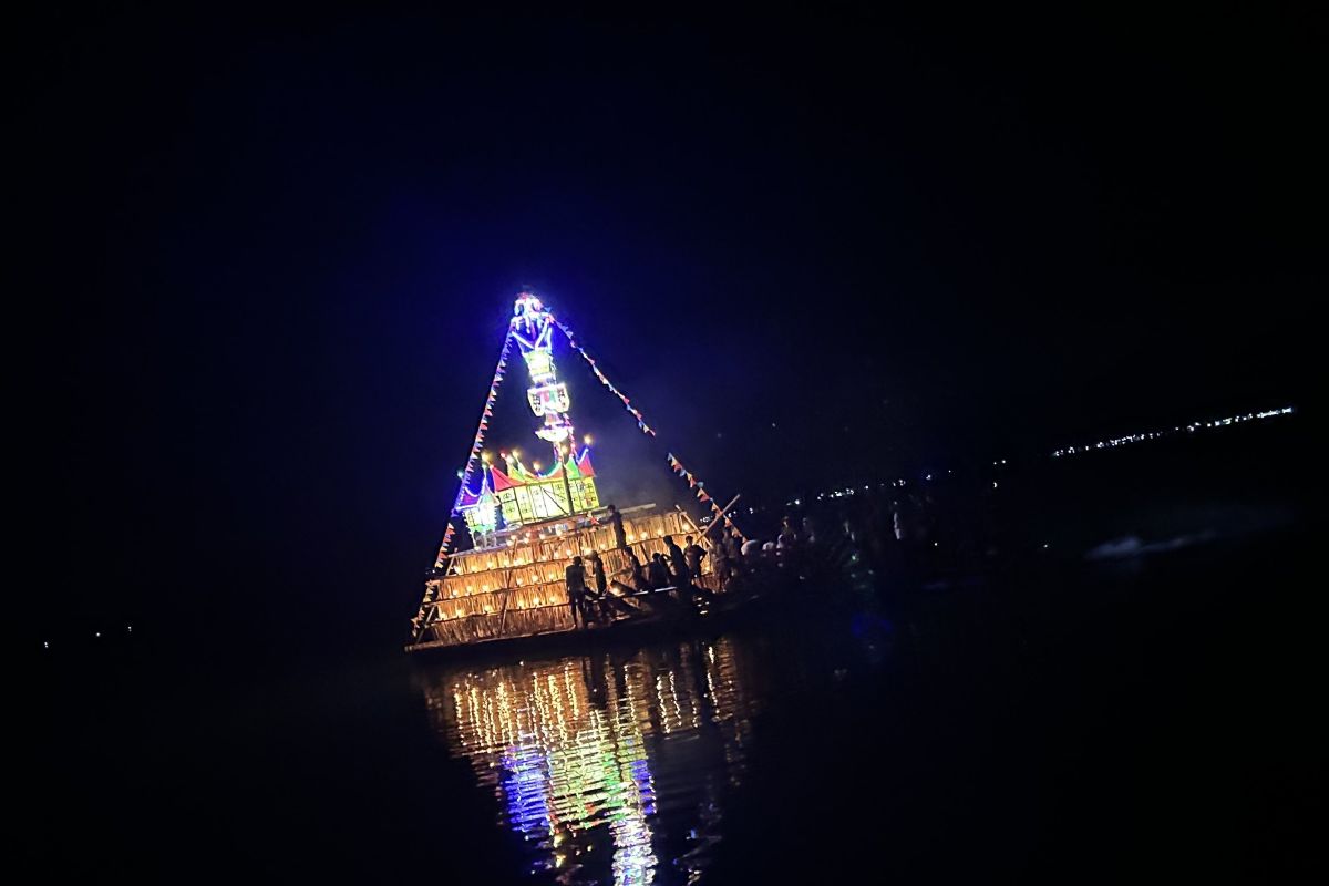 Rakik-Rakik Festival in Maninjau Held as a Post-Disaster Remedy