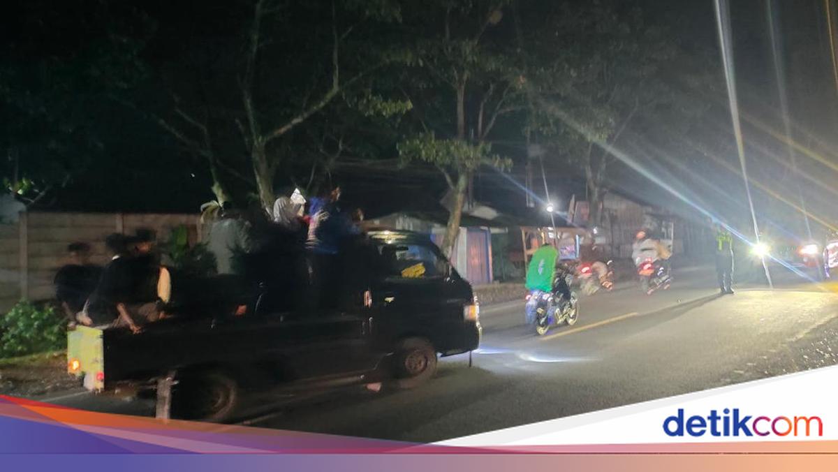 Defiant Drum Procession During Takbiran, Pickup Convoy Turned Back in Cianjur