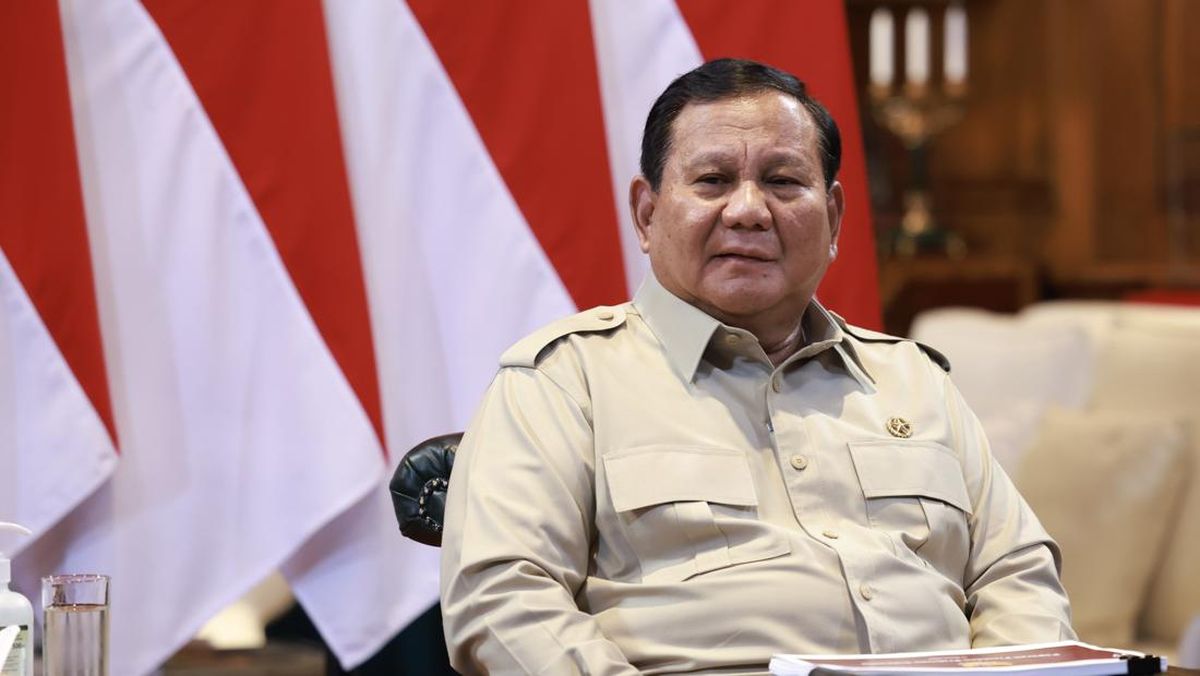 Prabowo Arrives at Masjid Darussalam in Aceh Tamiang for Eid Prayer