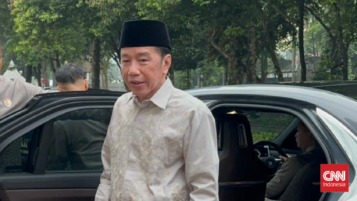 Jokowi Arrives at Al-Bina Mosque in Senayan for Eid al-Fitr Prayer