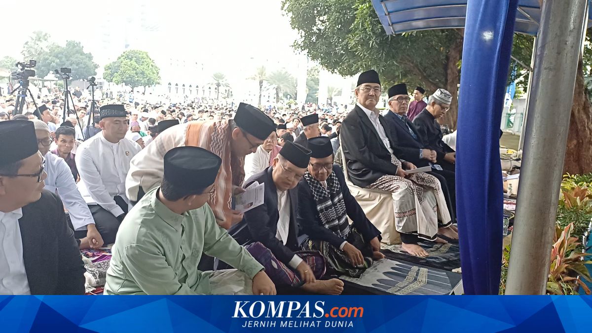 JK, Mahfud MD, and Anies Pray Eid Together at Al Azhar Mosque, Taking the Front Row
