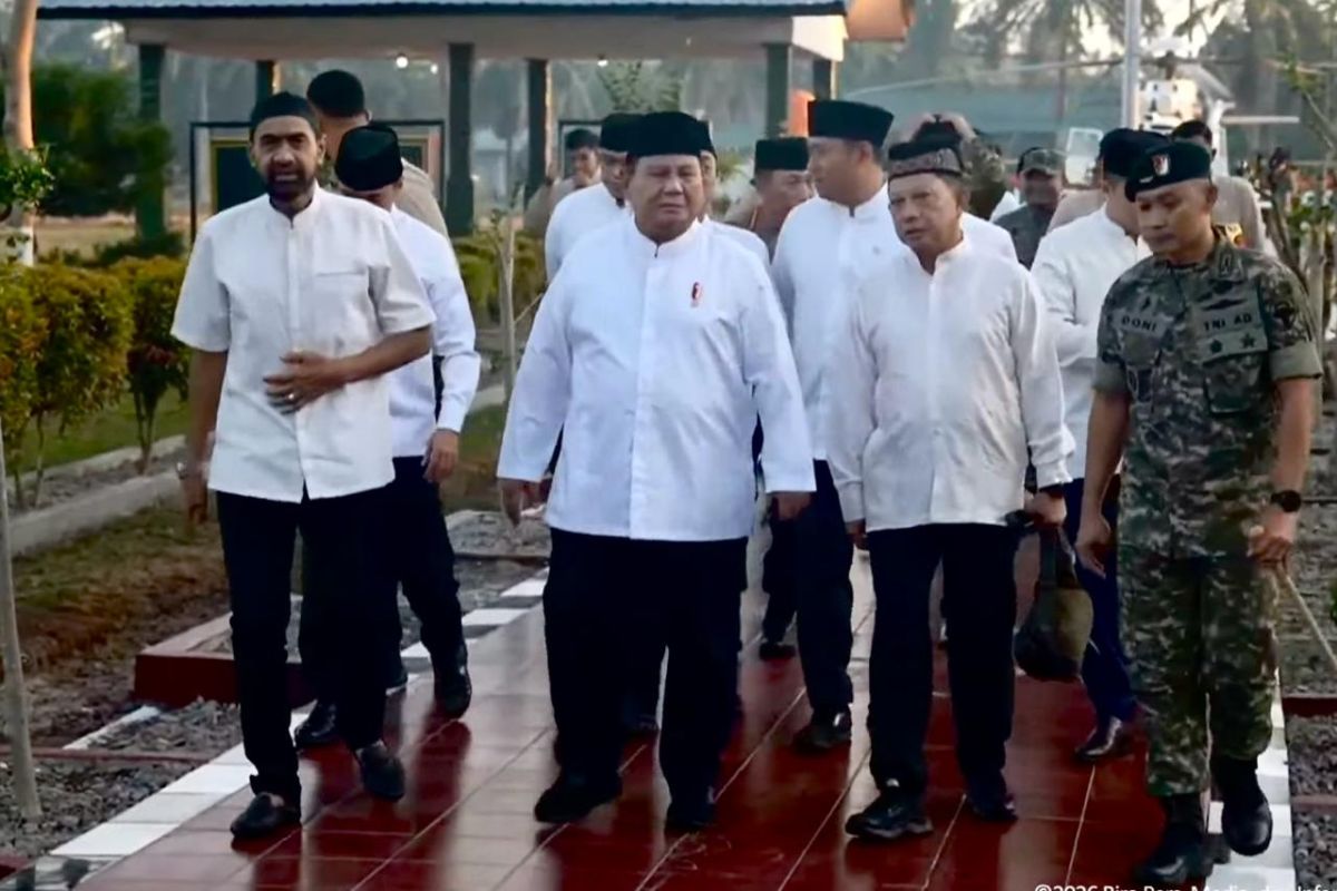 President Prabowo arrives in Aceh to perform Eid prayers with disaster survivors