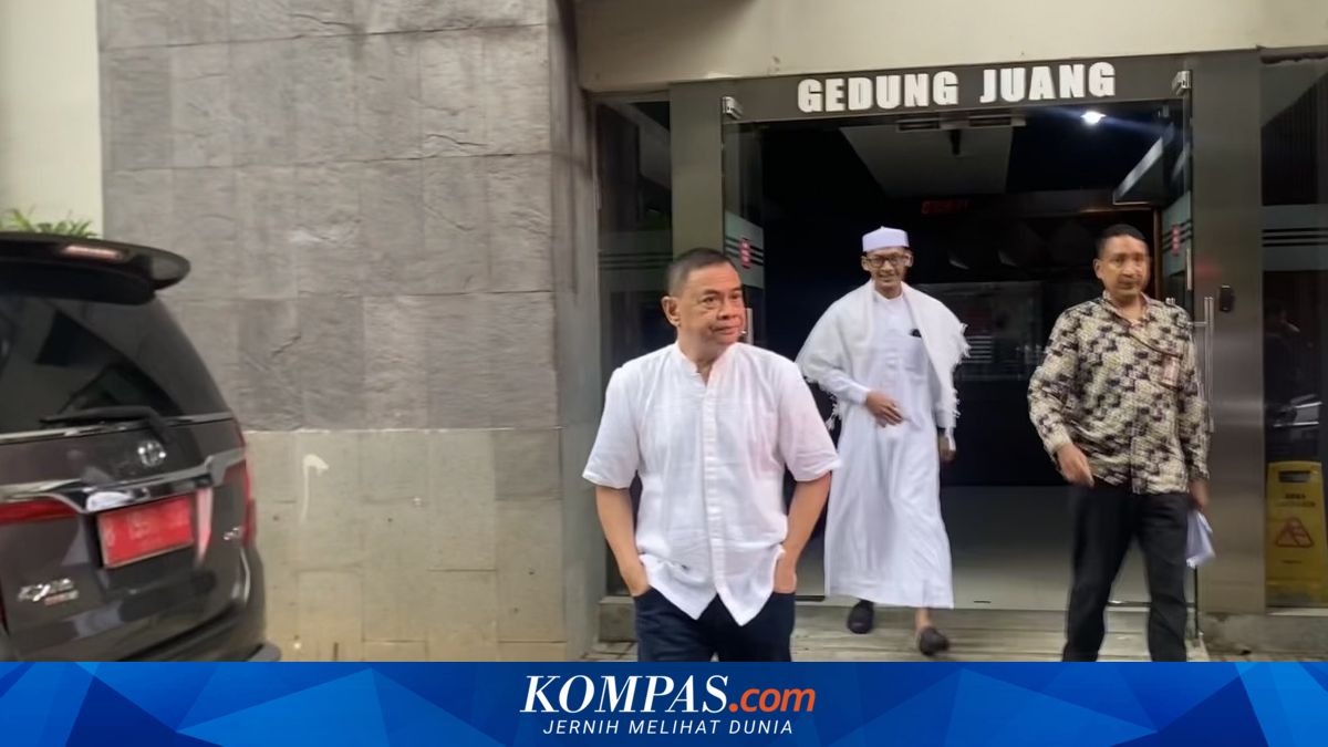 Suspended Pati Regent Sudewo Performs Eid Prayer at KPK Mosque, Delivers Message to Pati Residents