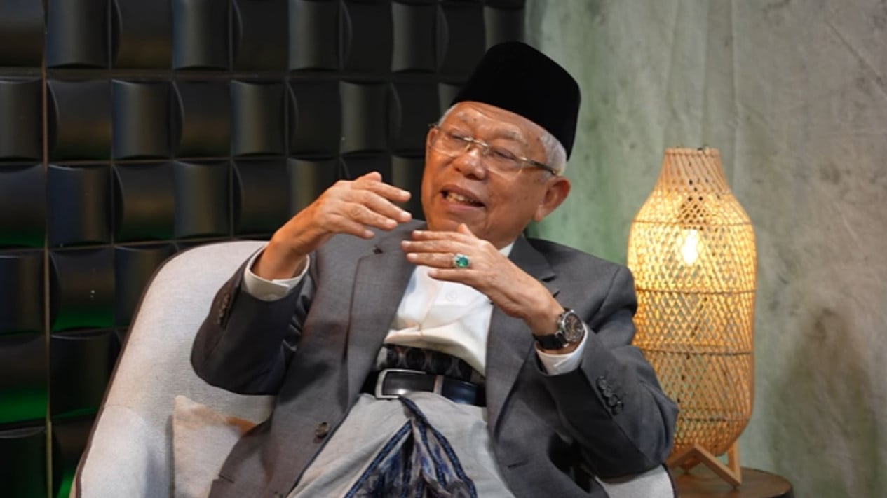 Ma’ruf Amin Serves as Imam for Eid Prayer at Jakarta City Hall