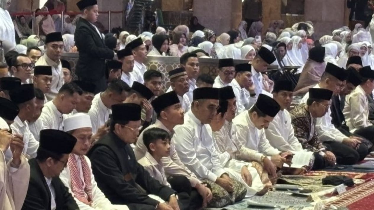 Gibran Performs Eid Prayer at Istiqlal with Jan Ethes, Joined by Several Ministers