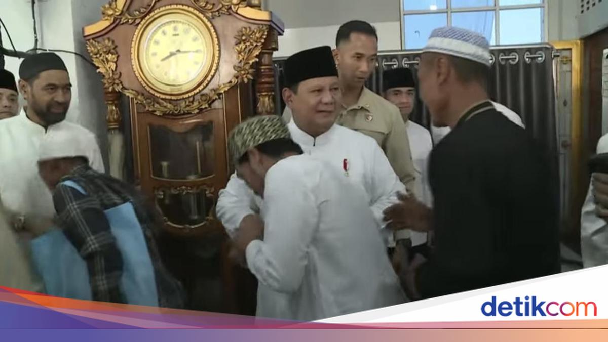 Moment of Prabowo's Halalbihalal Eid Celebration with Residents of Aceh Tamiang