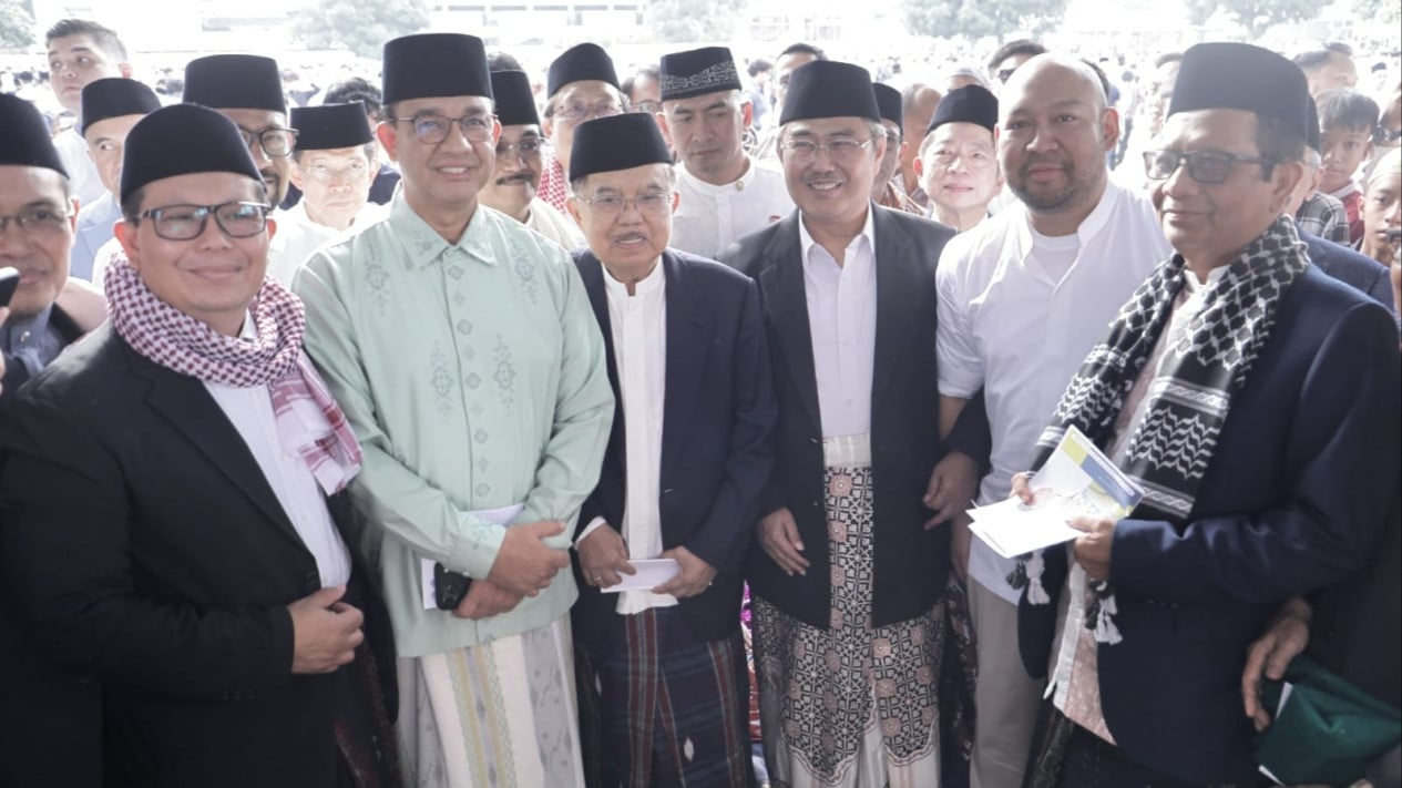 JK, Didit Prabowo, and Anies Pray Eid in the Same Row at Al Azhar Grand Mosque
