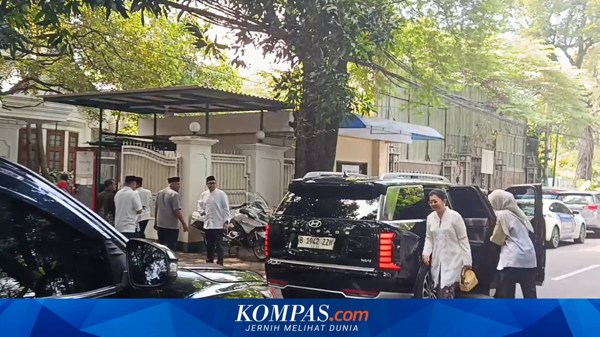 Pramono and Rano Karno Visit Megawati's Home on Teuku Umar for Eid Celebrations