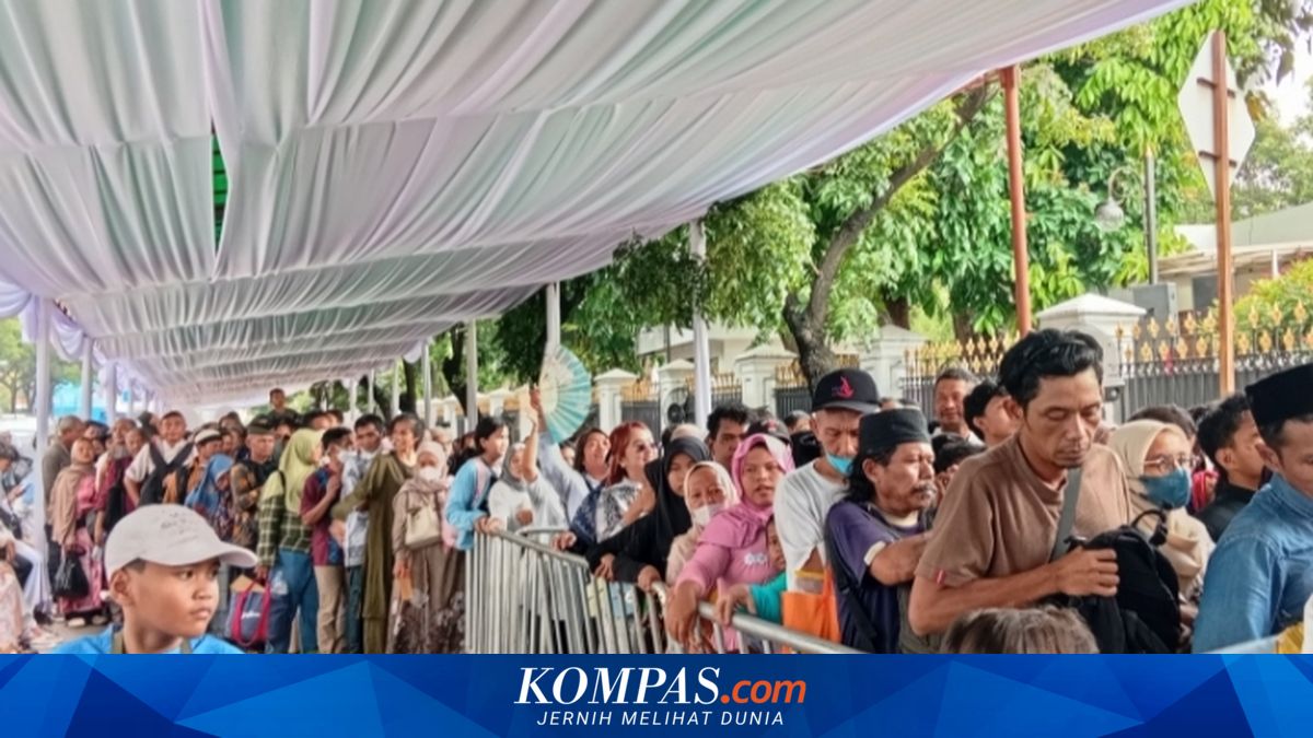 Queue for Halalbihalal at the Palace Stretches to 60 Metres, Residents Arrive from Morning