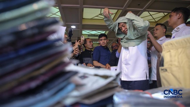 Finance Minister Purbaya Showcases Eid Outfit for Rp125,000, Bought and Bargained at Tanah Abang Market