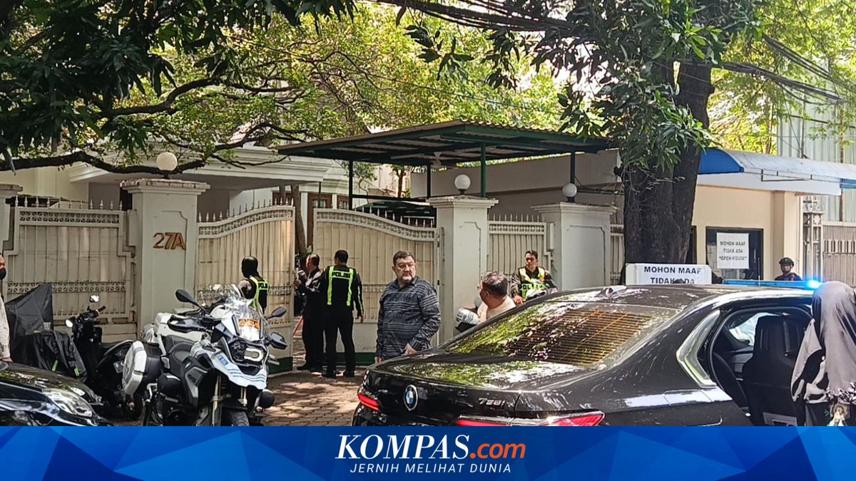 Iranian Ambassador Visits Megawati for Halalbihalal, Stops at Home Before Heading to PDIP Headquarters