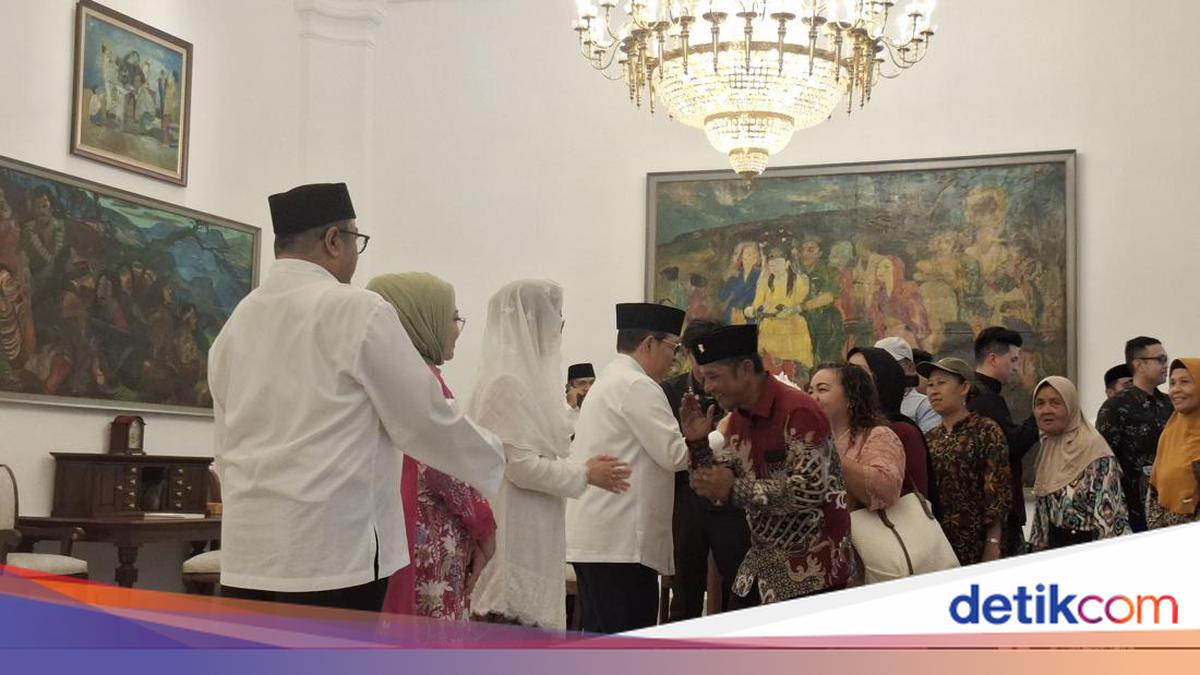 Pramono Hosts Open House, Residents Begin Arriving at Jakarta City Hall