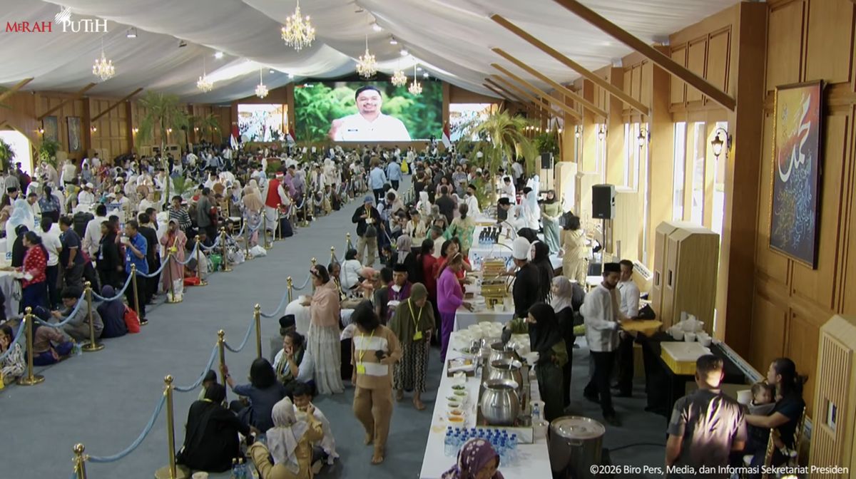 Impressions of Residents Entering the Presidential Palace to Join Prabowo's Open House