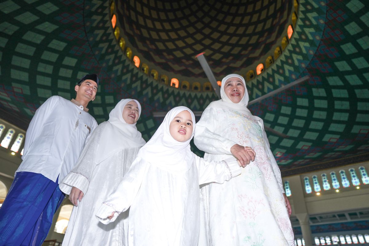 Khofifah urges residents to make Eid al-Fitr a momentum for world peace