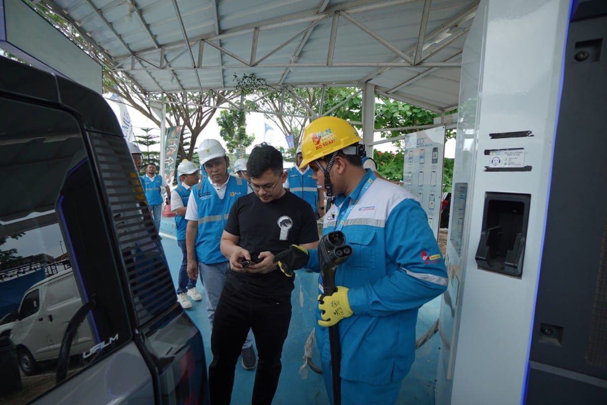 PLN North Sumatra provides EV charging stations on tourist routes to meet Lebaran holiday needs