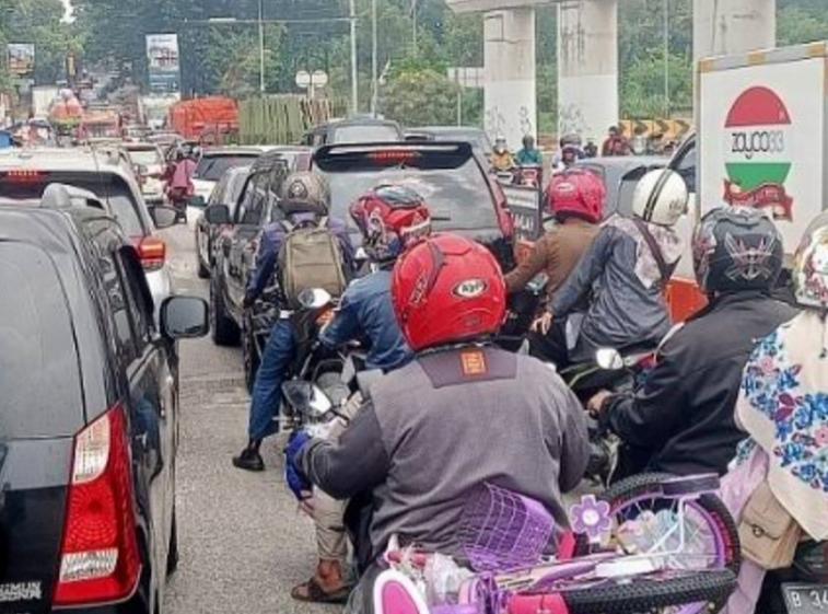 First Day of Eid 2026 Sees Severe Traffic Congestion in Depok at Several Points
