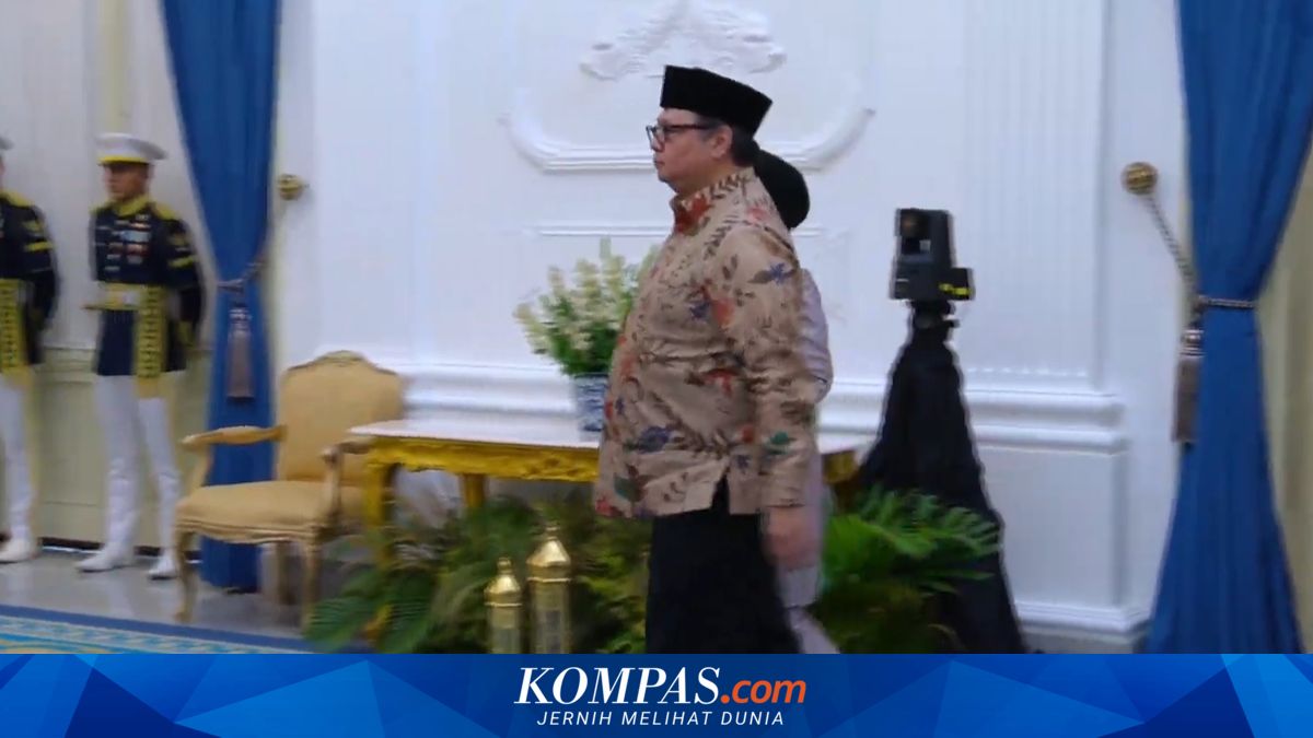 Several Ministers and the National Police Chief Attend Halalbihalal at the Palace