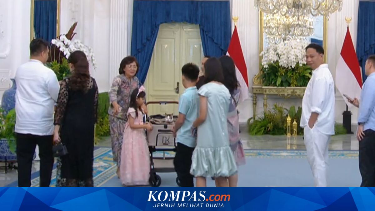 Bobby Kertanegara Steals the Spotlight at Halalbihalal in the Palace