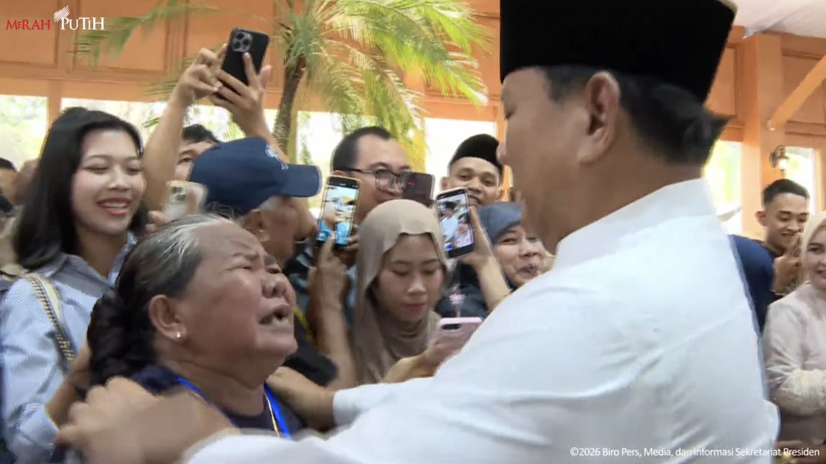 Uproar and Emotion at Palace Open House, Mothers Weep as They Embrace Prabowo
