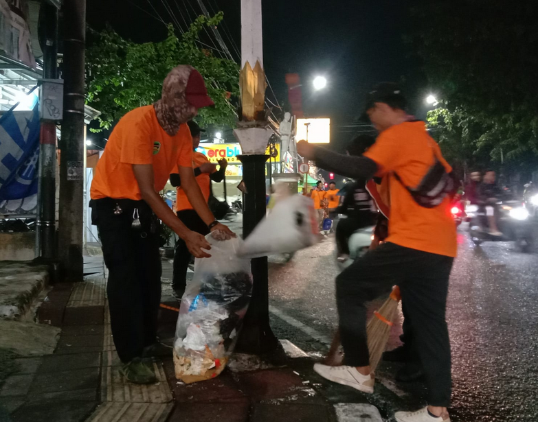 Aris's Story: Keeping Purwakarta's Face Clean on Victory Day