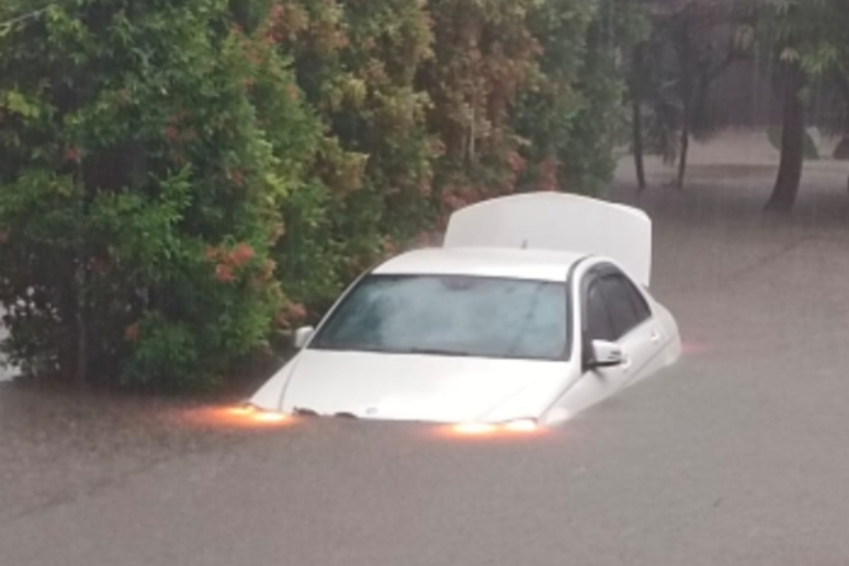 Heavy Rain Causes Flooding in Several Areas of Depok