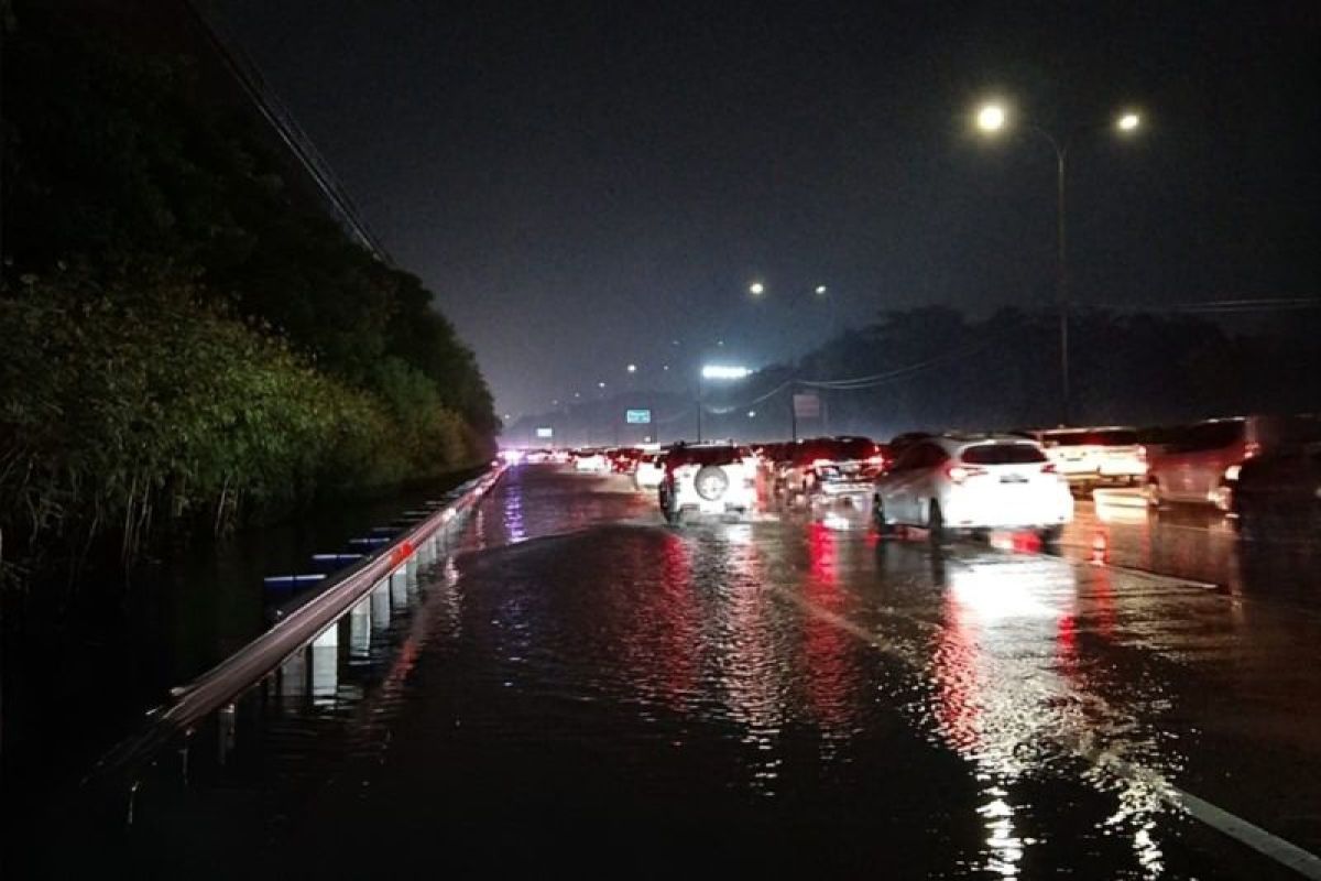 Jasa Marga addresses flooding on Jagorawi Toll Road