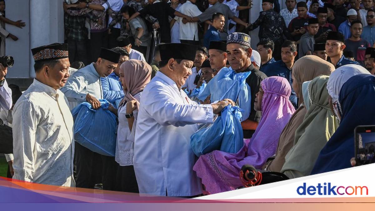 Moment When Prabowo Greets Residents in Aceh and Jakarta During Eid al-Fitr