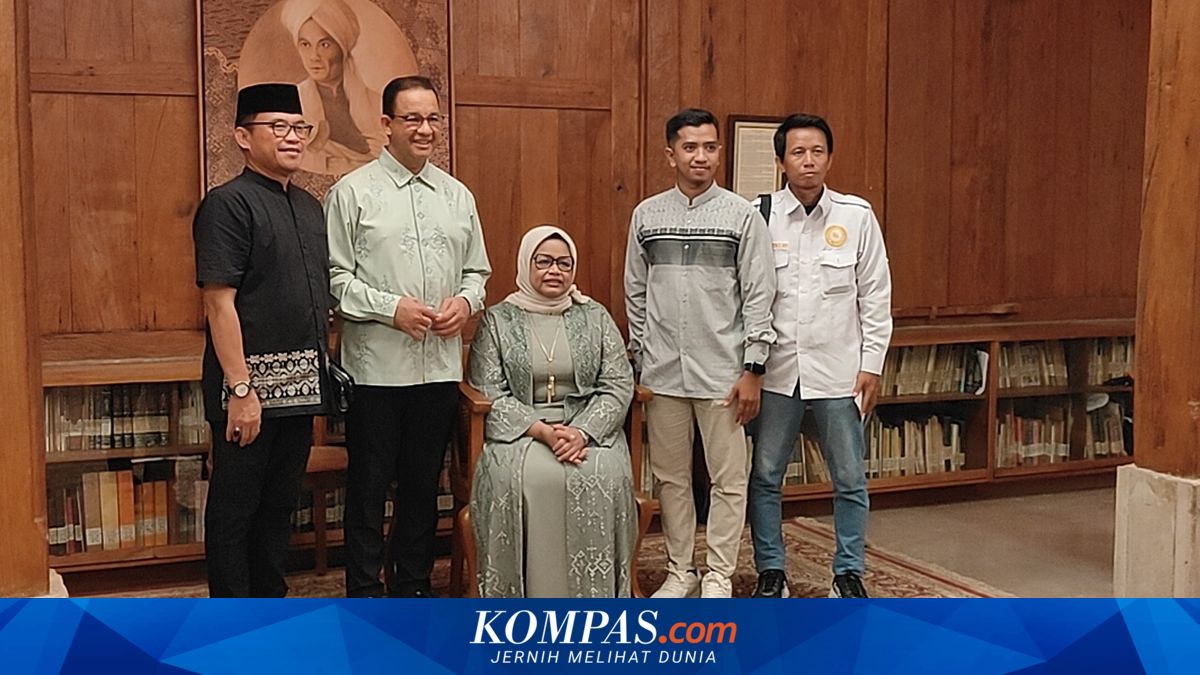 Residents Visit Anies Baswedan's Open House, Posing for Selfies and Receiving Gifts