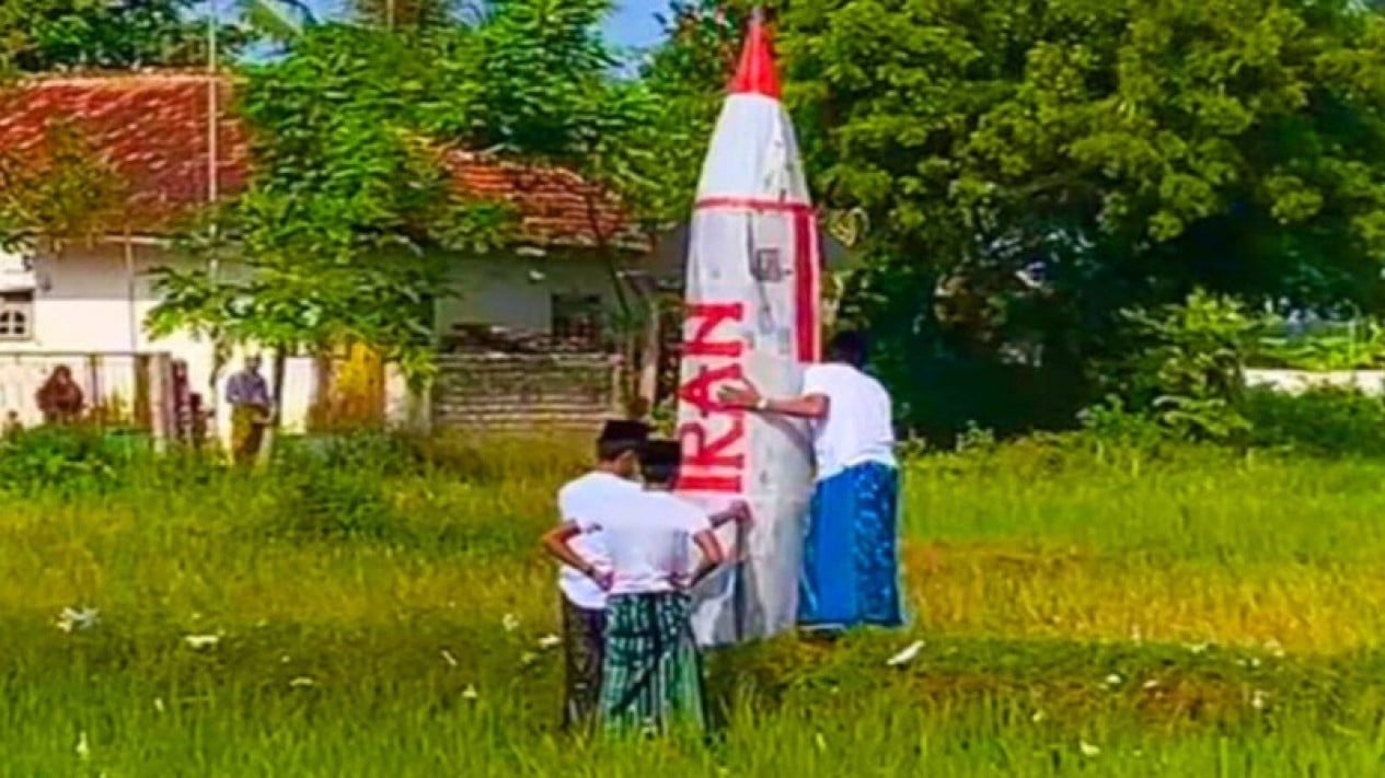 Causing a Stir, 'Iran Missile' Firecracker Launched from Pamekasan After Eid al-Fitr Prayers