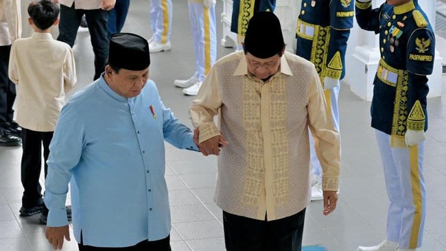 Jokowi and SBY Join Hands with Prabowo to Celebrate Eid at the Palace