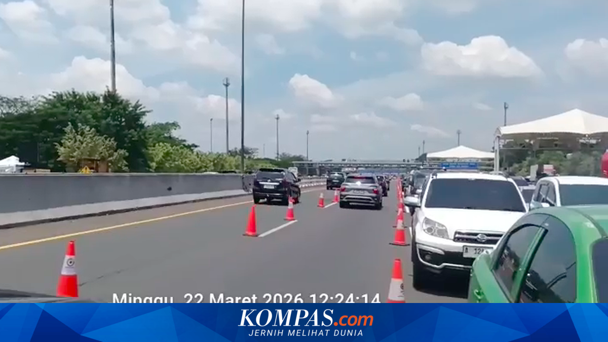 Heavy Eid Exodus Traffic Prompts Two-Lane Contraflow on Japek Toll Road KM 55-70