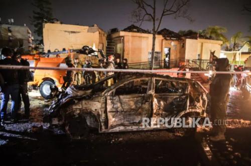 Iran's Devastating Attack on Dimona and Arad Leaves Painful Major Questions for Israel's Public