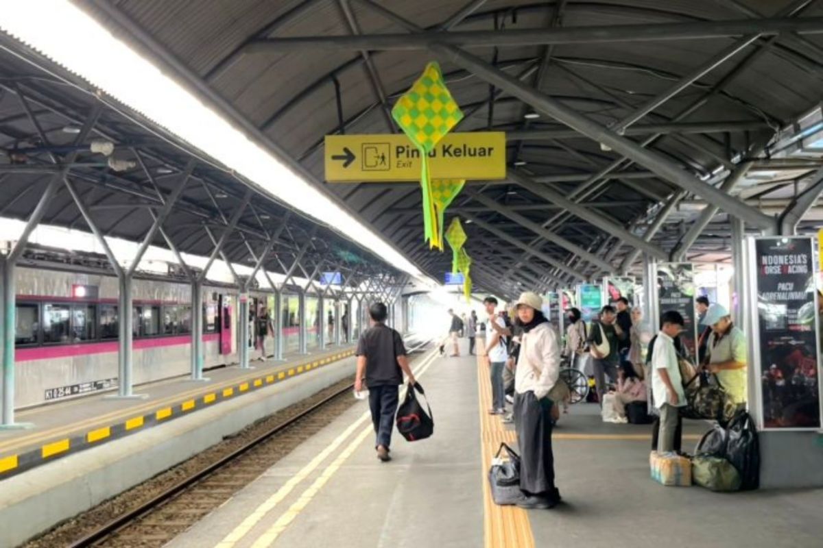 Surabaya KAI Records 48,000 Passengers on Second Day of Eid 2026