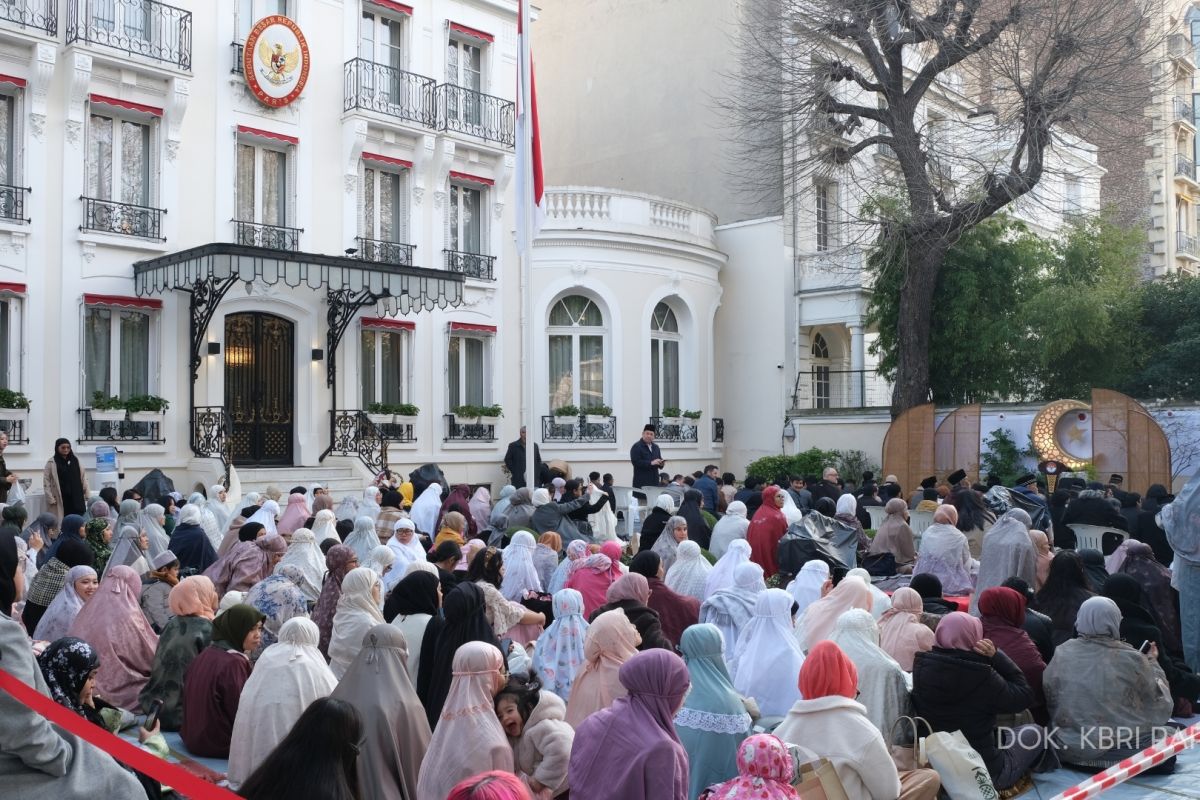 Celebrating Eid al-Fitr in Paris, Ambassador: Maintain Harmony with Ramadan Values