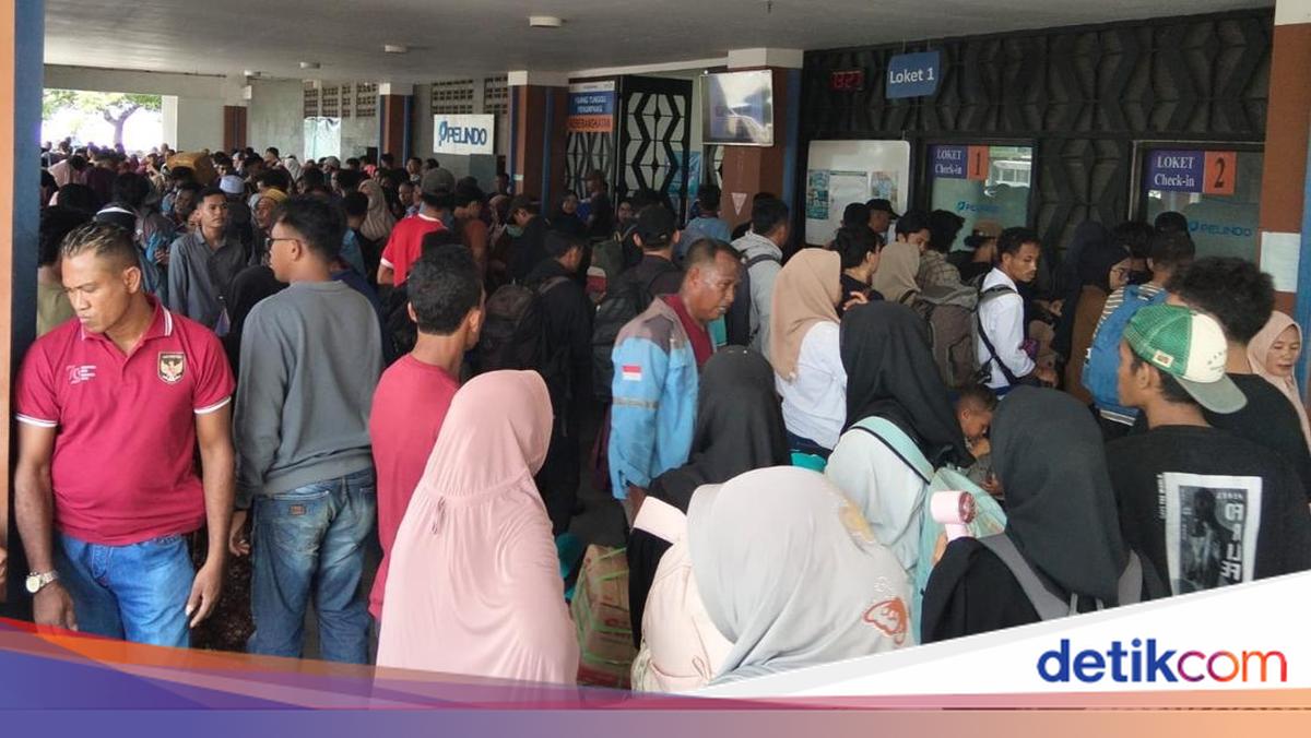Day After Eid, 800 Passengers Depart Bima Using Pelni Ship