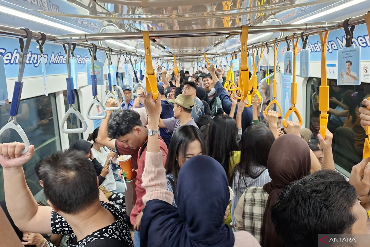 Residents choose Blok M tourism trip via MRT to make the most of Eid holiday