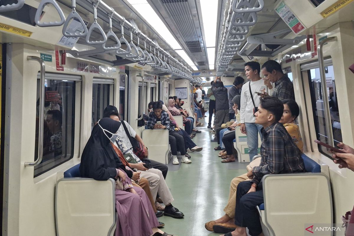 Special Rp1 Fare Draws Crowds to Jabodebek LRT for Lebaran Holiday Celebration