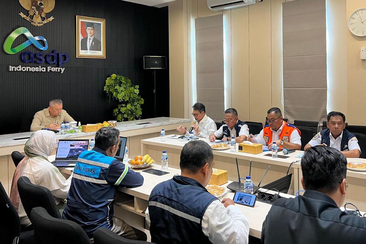Transport Minister Prepares Strategy to Handle Return Flow Across Sumatra-Java Crossing