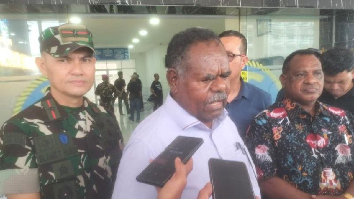 Southwest Papua Governor Comments on TNI-KKB Shootout