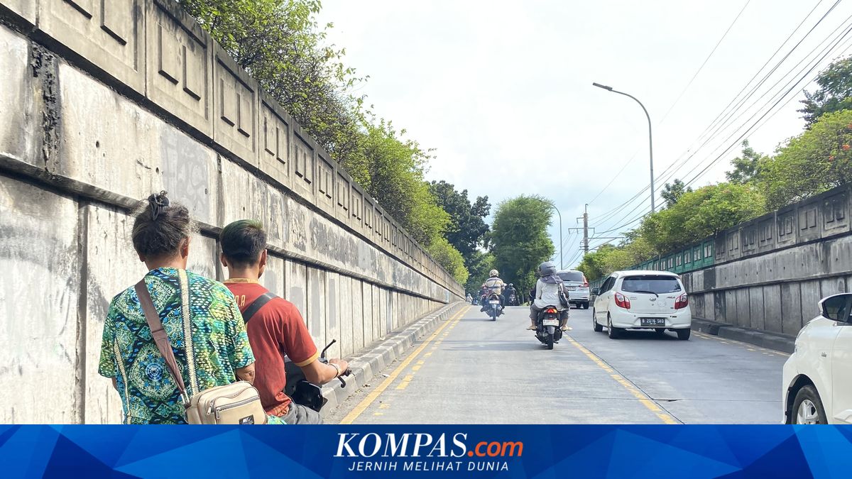 Motorcyclists Without Helmets: Roads Are Empty During Eid, It's Safe Enough