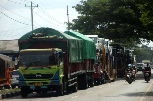 Transport Ministry Threatens to Suspend Goods Transport Permits for Operating During Eid Exodus
