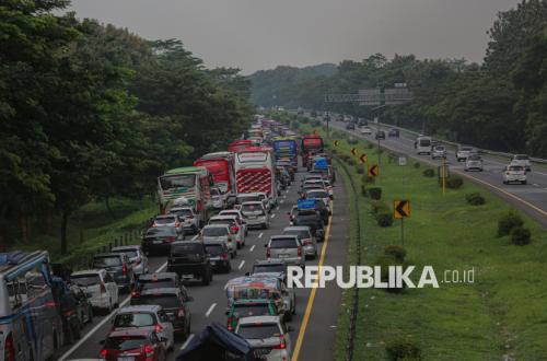 Second Day of Eid, Still 49,000 Vehicles Travelling Home via Cipali Toll Road