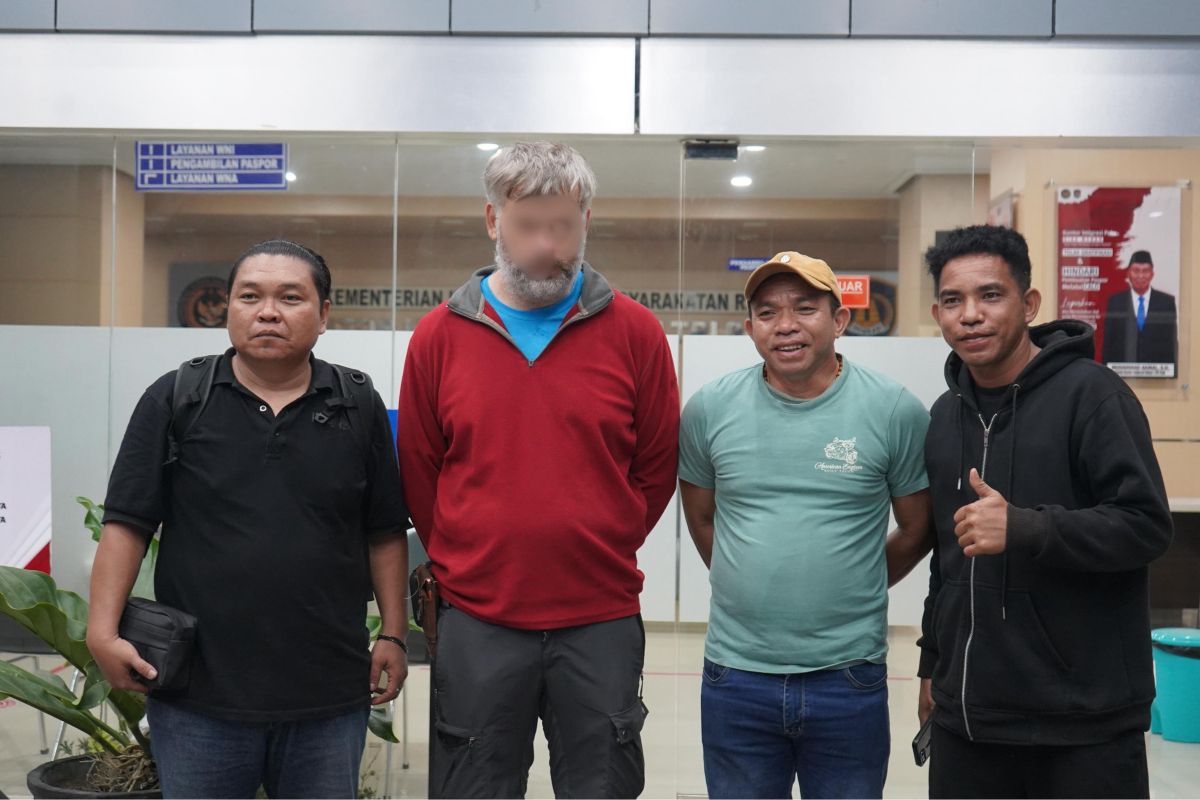 Palu Immigration deports German national for conducting research without official permission