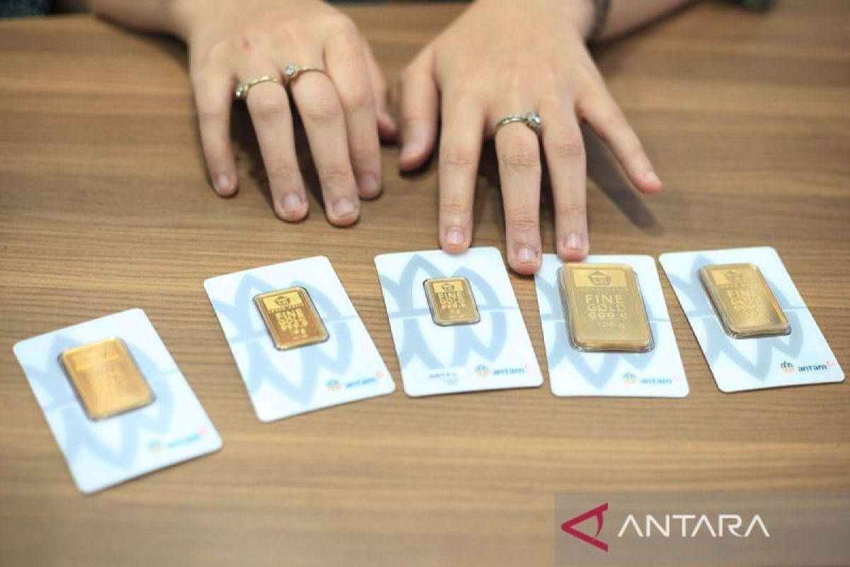 Antam gold price drops Rp50,000 to Rp2.843 million per gram on Monday