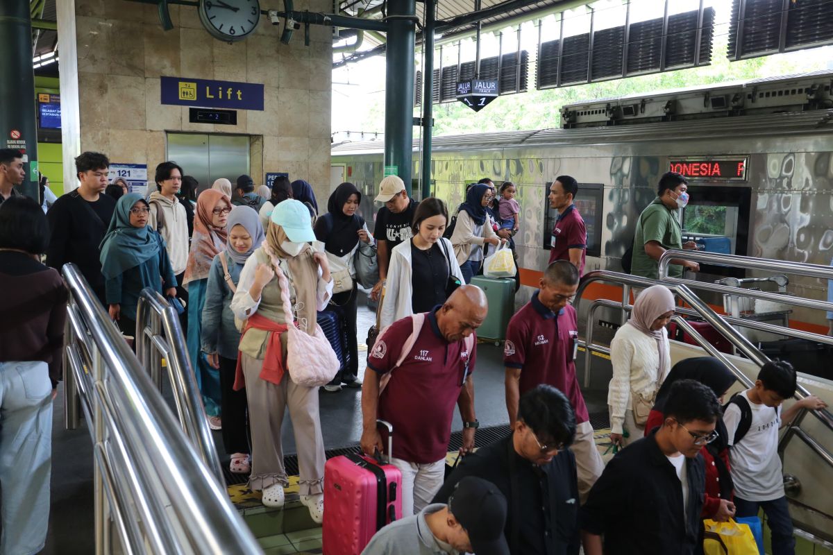 On H+2 of Eid, 51,000 Train Passengers Arrive in Jakarta